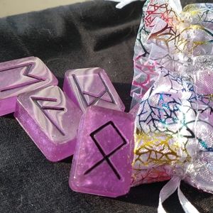 Meet your Posher, Nomi